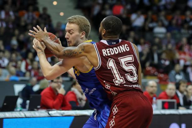 而拉菲尼亚 而拉菲尼亚