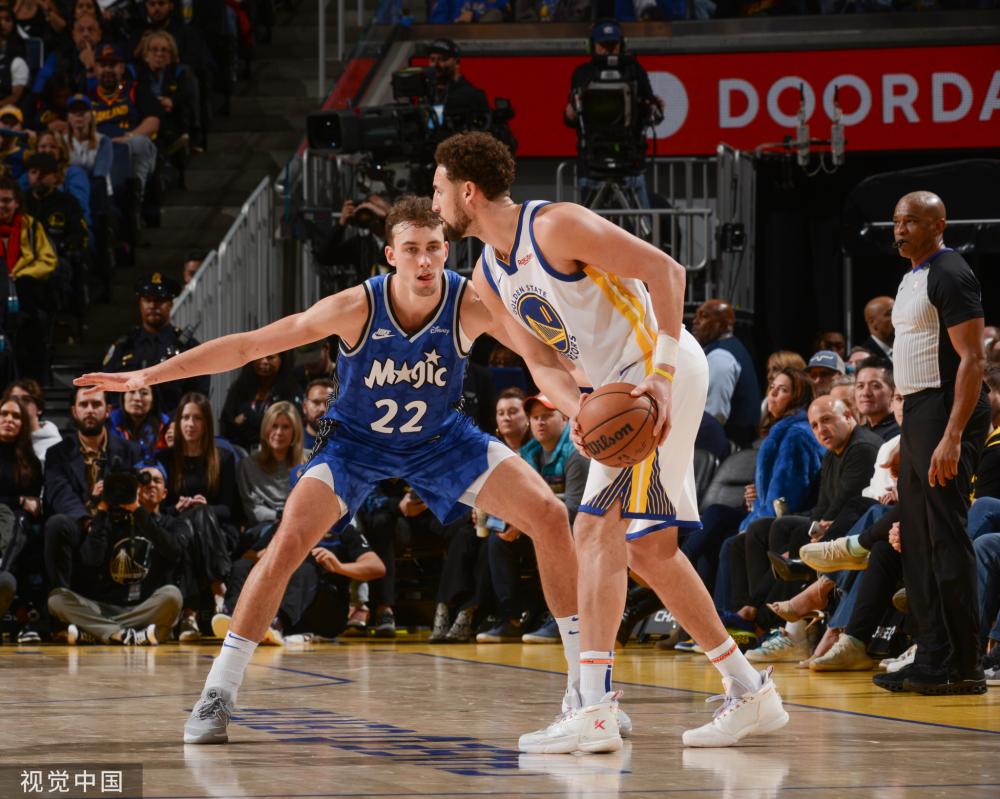 轻松幽默的 轻松幽默的