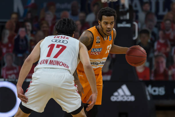 图片报：不确定于帕是否将手术 戴维斯长期休战拜仁须付前6周工资